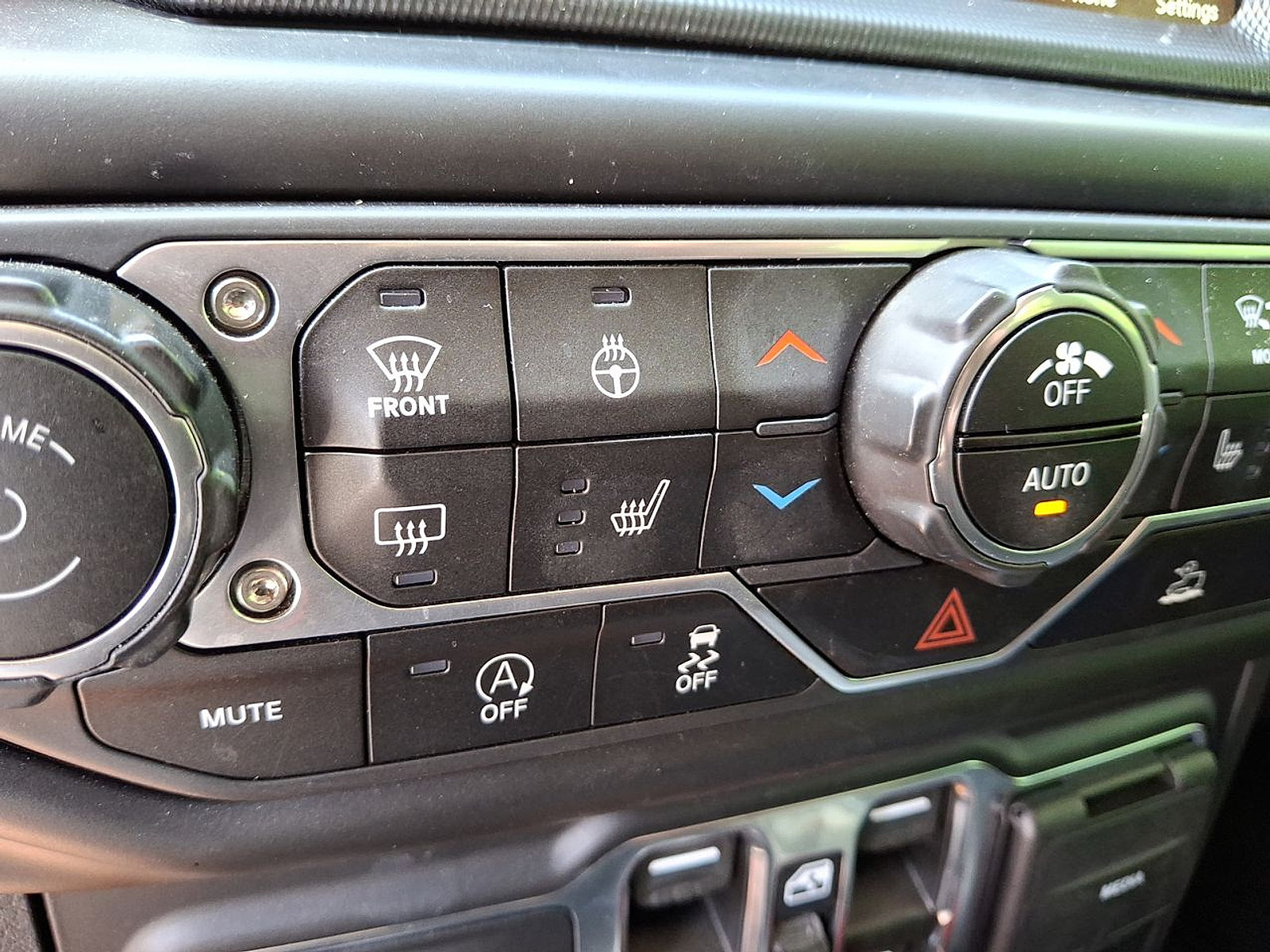 Used 2022 Jeep Wrangler Unlimited Rubicon w/ LED Lighting Group AWD/4WD image 25