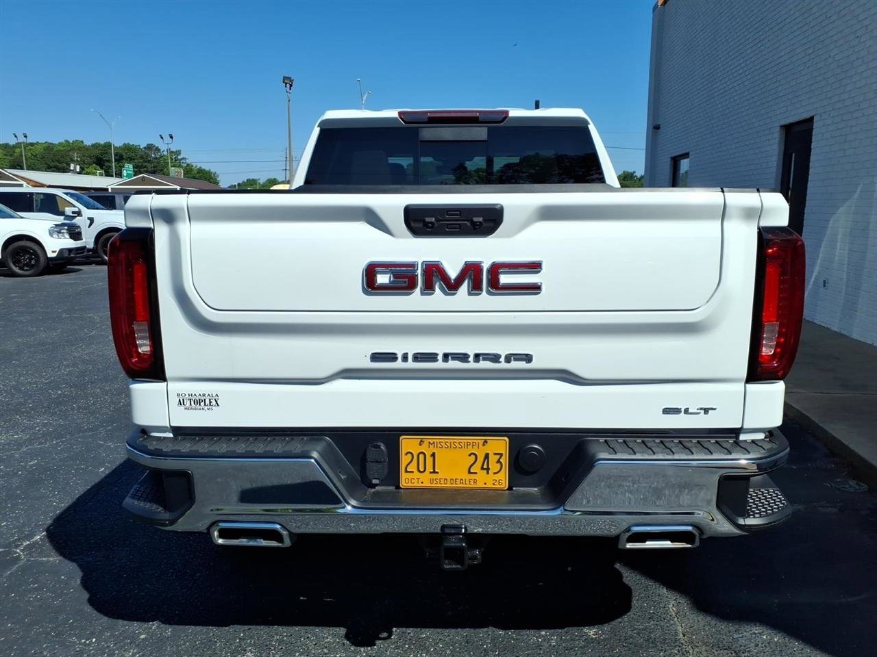 Used 2025 GMC Sierra 1500 SLT w/ SLT Premium Package AWD/4WD image 4