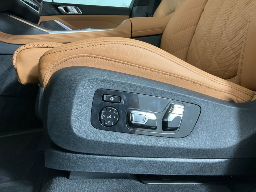 Used 2026 BMW X7 xDrive40i w/ M Sport Package AWD/4WD image 23