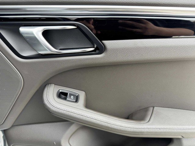 Used 2019 Porsche Macan image 44