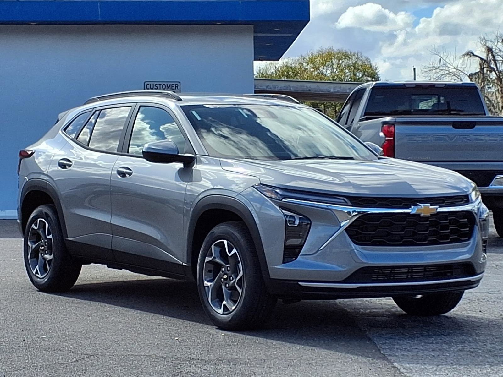 New 2026 Chevrolet Trax LT w/ Driver Confidence Package image 1