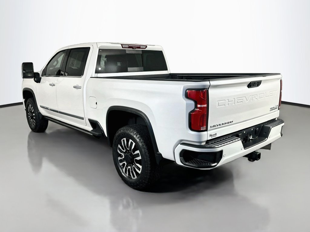 Used 2024 Chevrolet Silverado 2500 High Country w/ High Country Premium Package AWD/4WD image 5