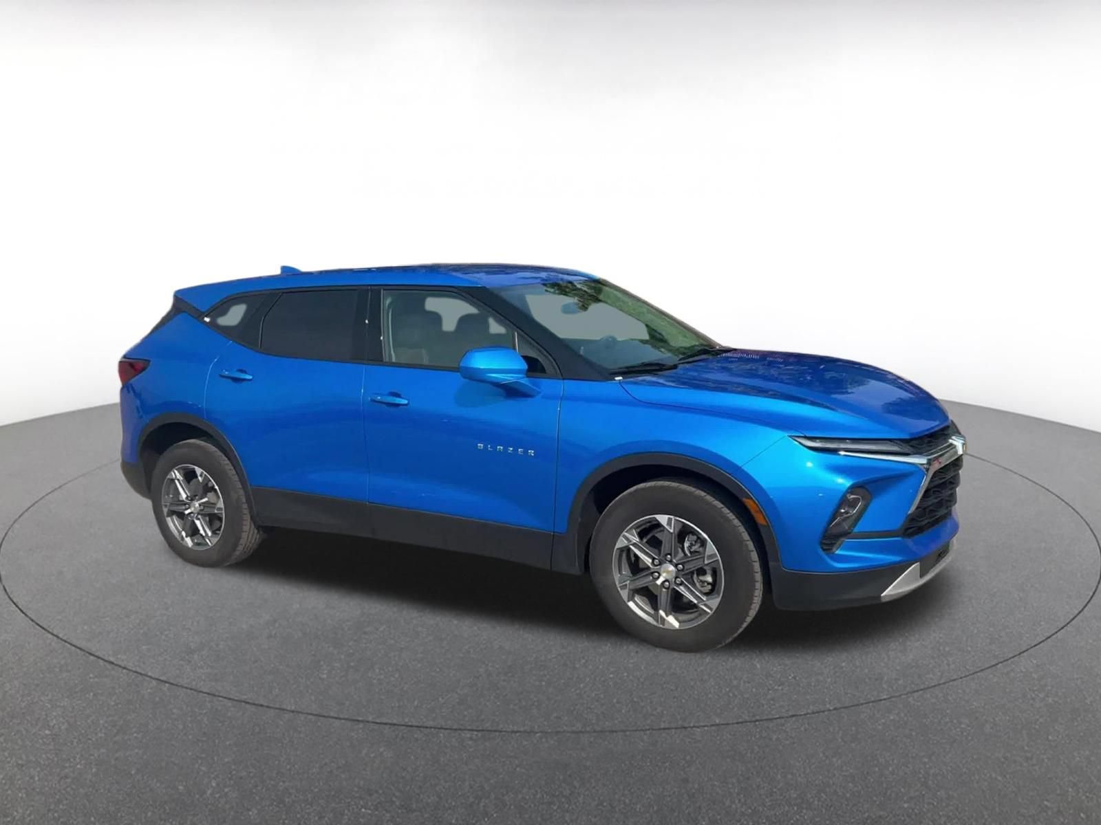 Used 2026 Chevrolet Blazer LT AWD/4WD image 2