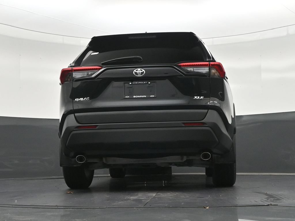 Used 2025 Toyota RAV4 XLE w/ Convenience Package FWD image 27