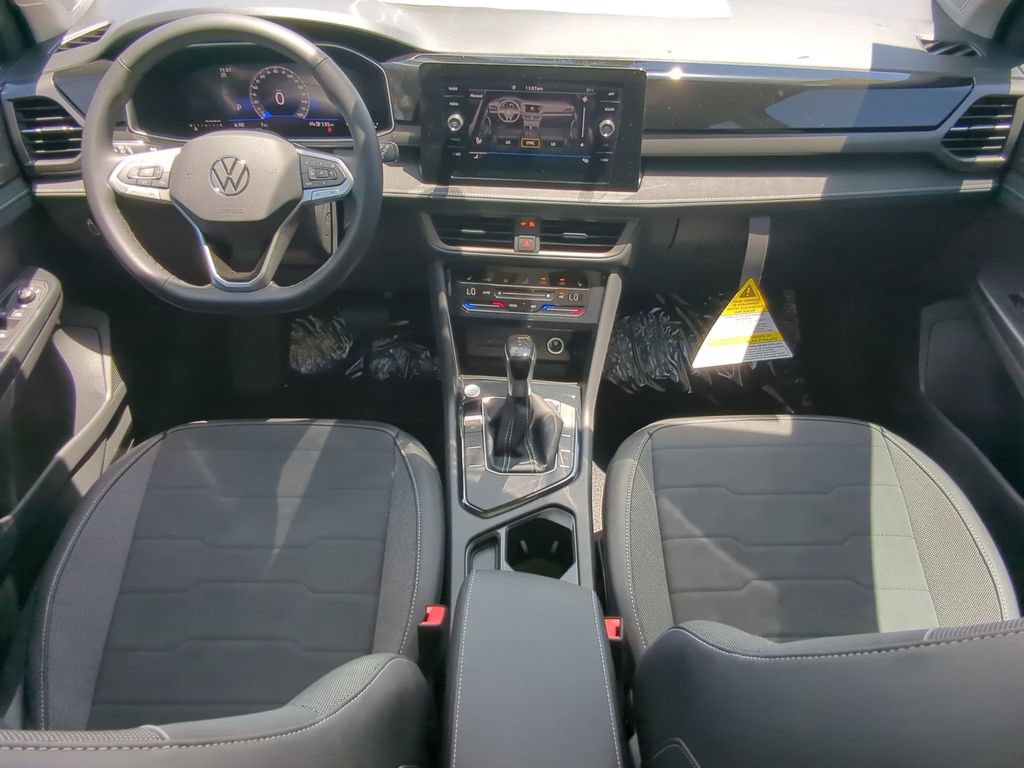New 2026 Volkswagen Taos SE FWD image 12