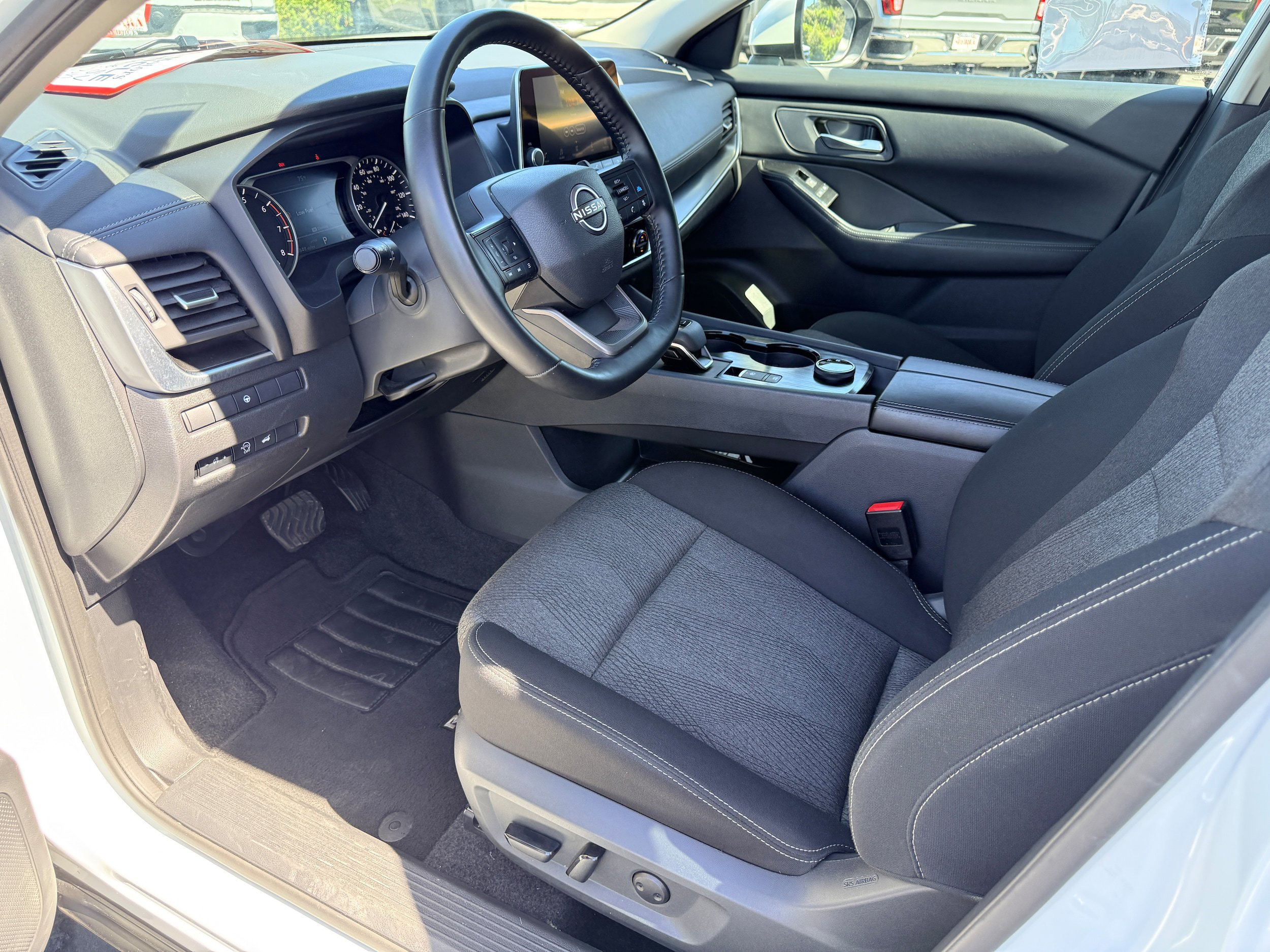Used 2025 Nissan Rogue SV AWD/4WD image 13