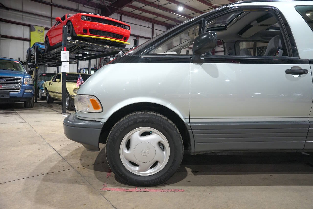 Used 1992 Toyota Previa LE RWD image 3