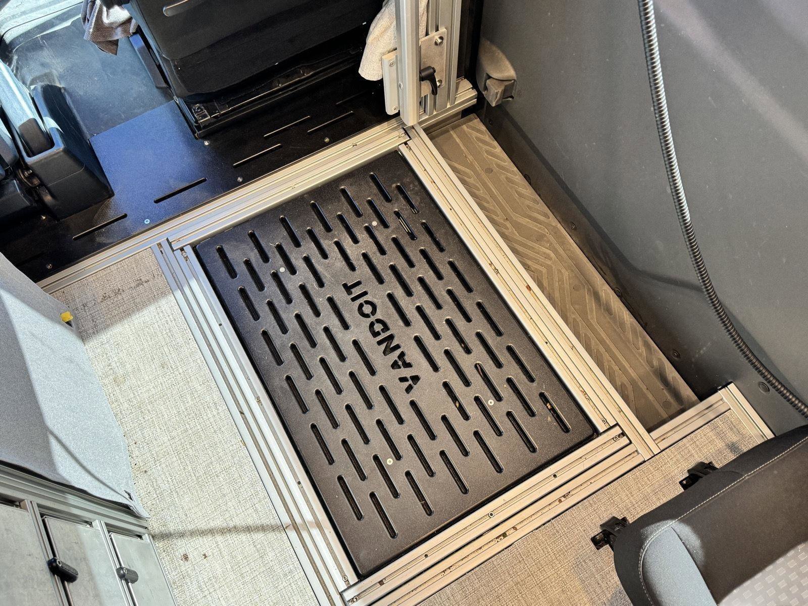 Used 2023 Ford Transit 350 XLT image 27