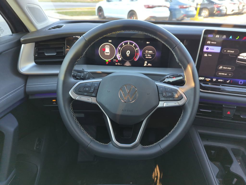 Certified 2025 Volkswagen Tiguan SE image 16