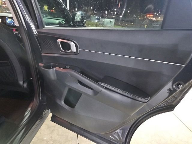 Used 2025 Kia Sorento LX image 29