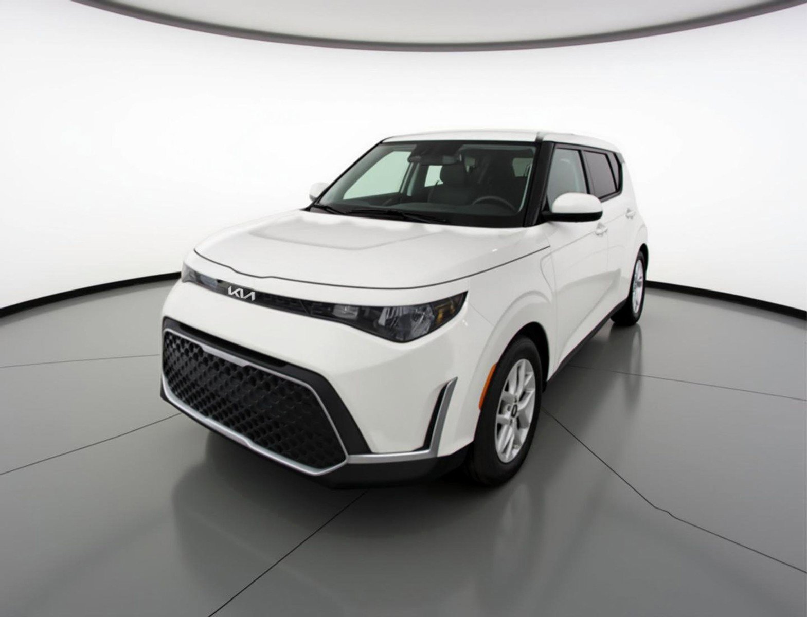 Used 2025 Kia Soul LX w/ LX Technology Package FWD image 3