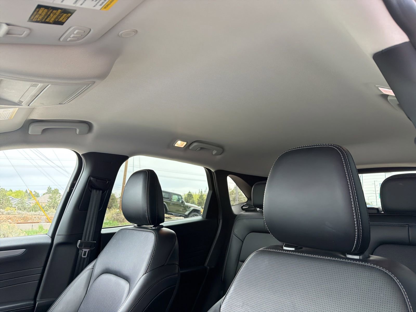 Used 2025 Ford Escape Platinum AWD/4WD image 17