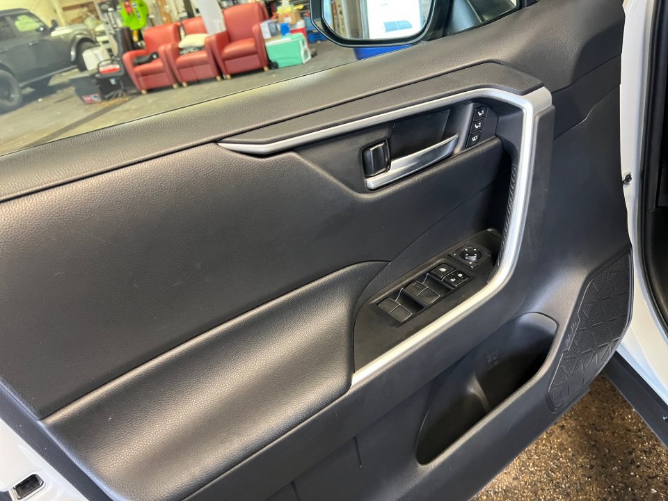 Used 2021 Toyota RAV4 XLE Premium image 36