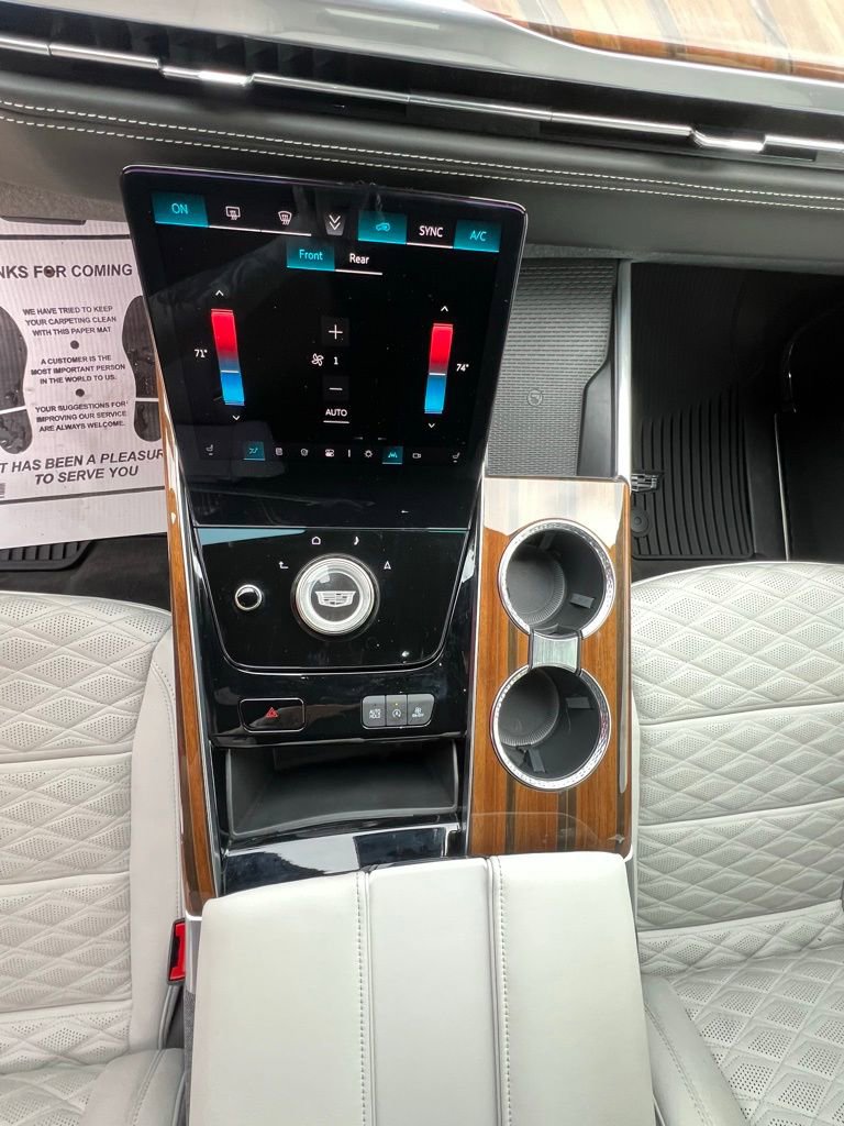 Used 2025 Cadillac Escalade Sport Platinum w/ LPO, ONYX Package image 13