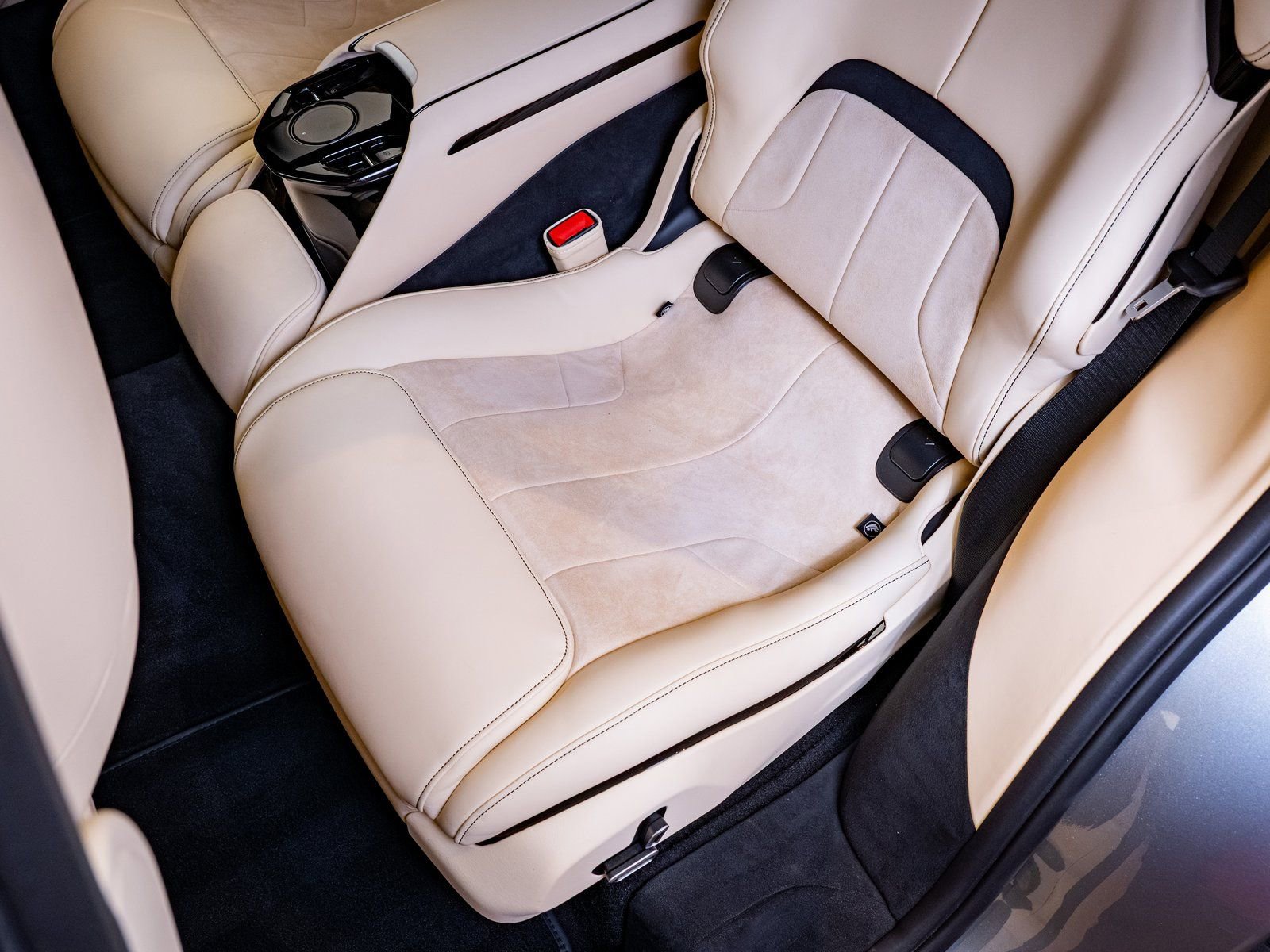 Certified 2025 Ferrari Purosangue image 16