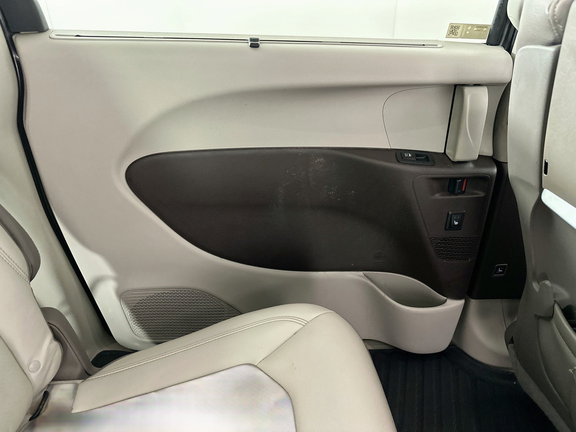 Used 2019 Chrysler Pacifica Touring-L Plus w/ Advanced Safetytec Group FWD image 27