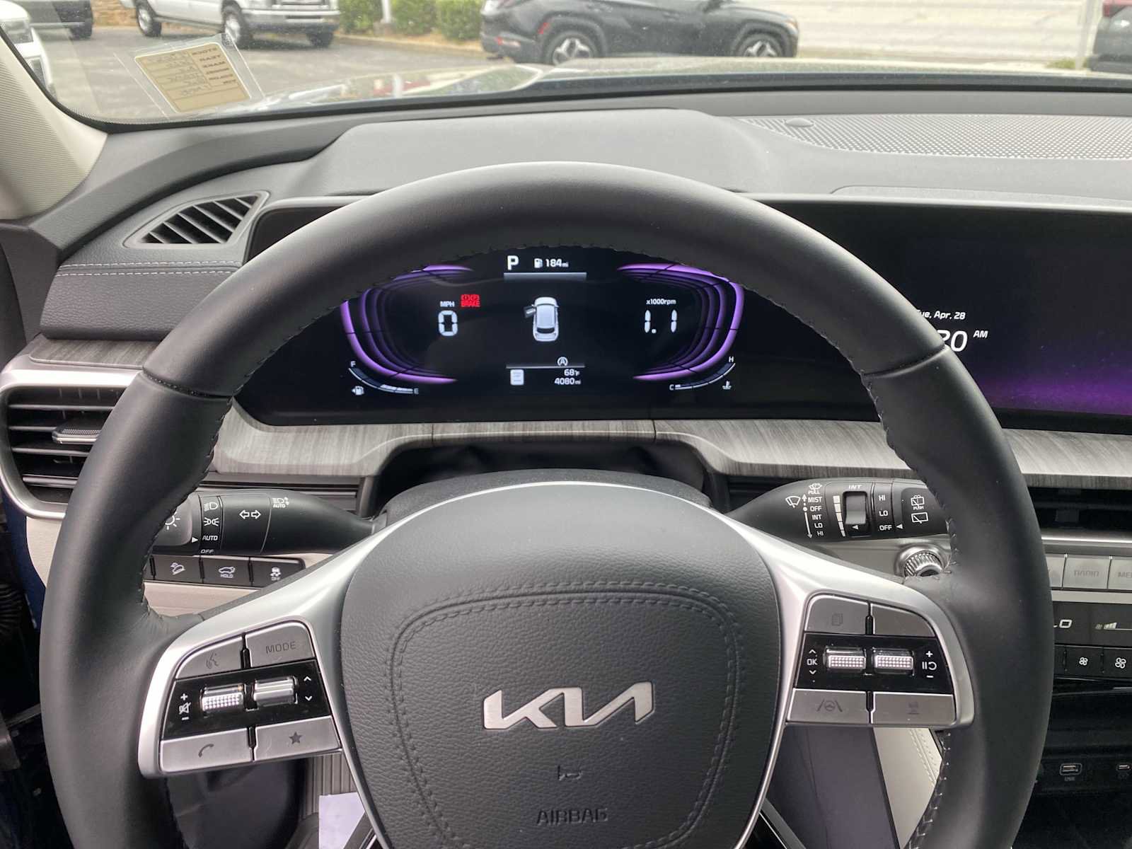 Used 2025 Kia Telluride EX w/ EX Captain's Chair Package FWD image 14