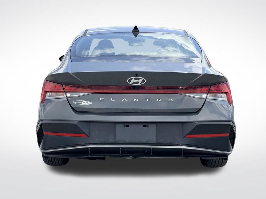 Used 2024 Hyundai Elantra SEL w/ Convenience Package FWD image 6