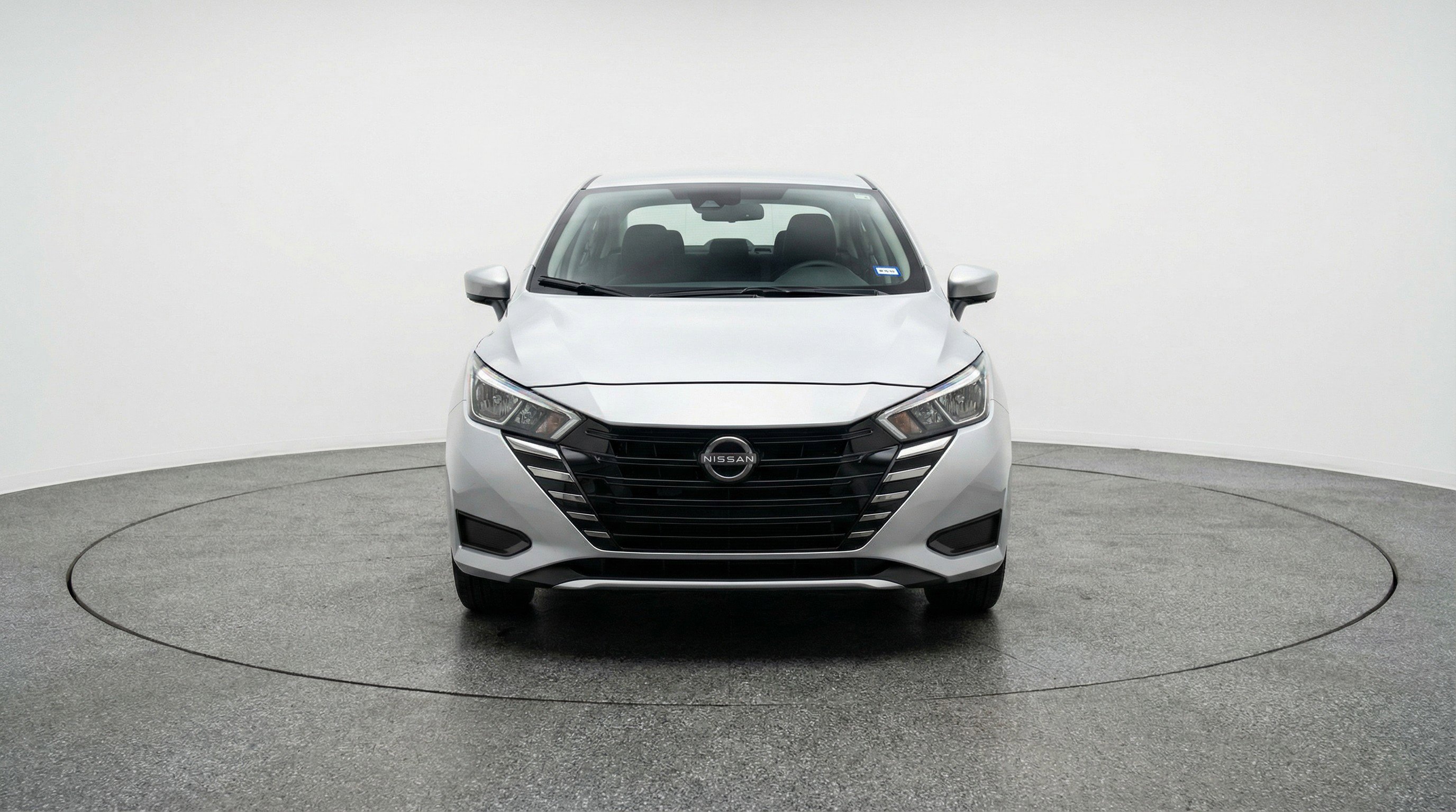 Used 2025 Nissan Versa SV image 2