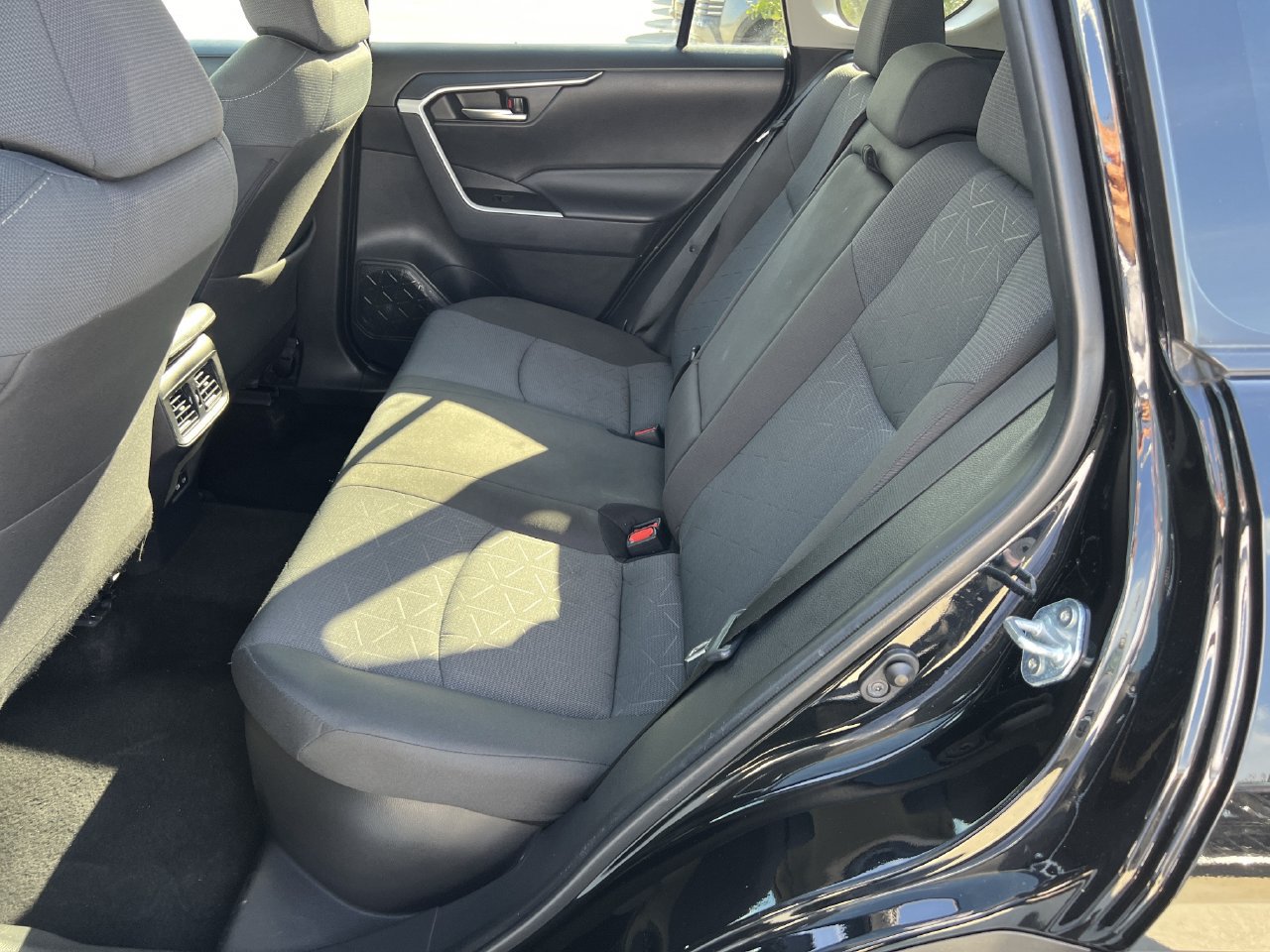 Used 2025 Toyota RAV4 XLE AWD/4WD image 22