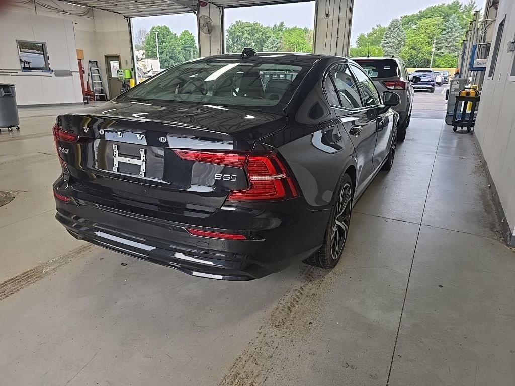 Used 2024 Volvo S60 B5 Plus w/ Climate Package AWD/4WD image 4