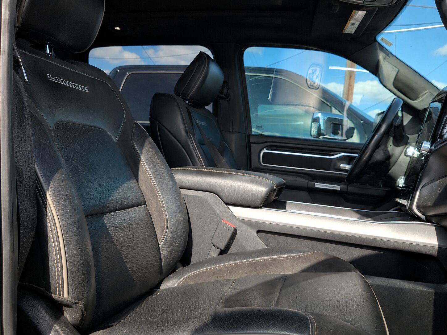 Used 2020 RAM 1500 Laramie w/ Sport Appearance Package AWD/4WD image 31