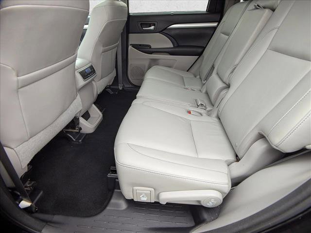 Used 2016 Toyota Highlander XLE image 14