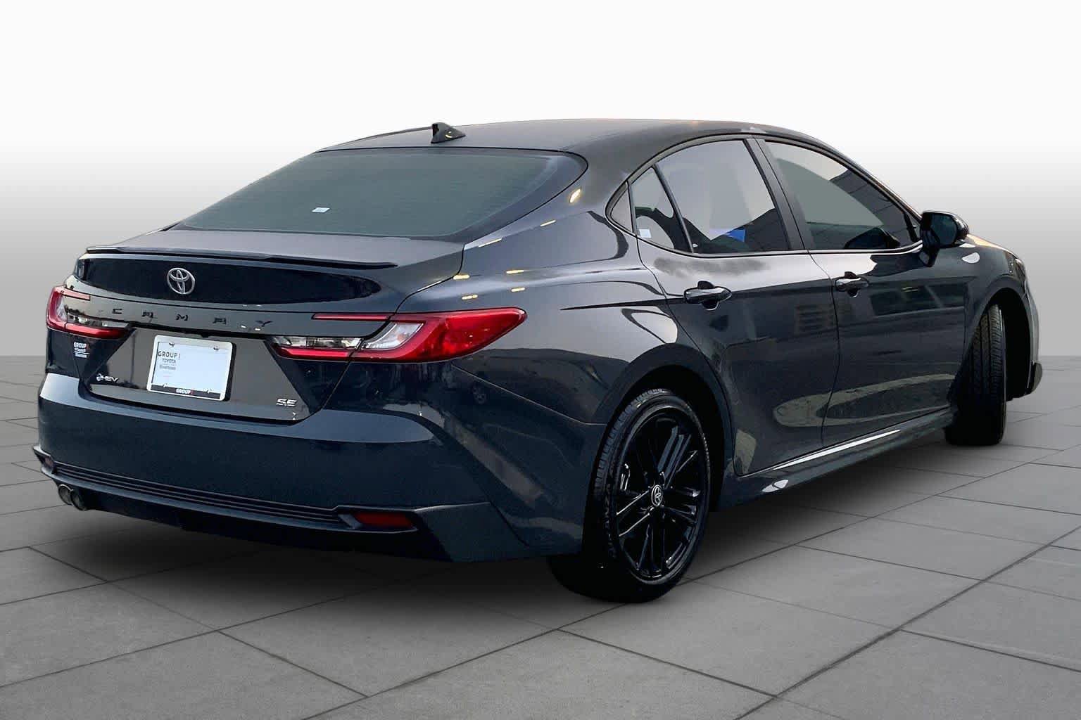 Used 2026 Toyota Camry SE FWD image 13