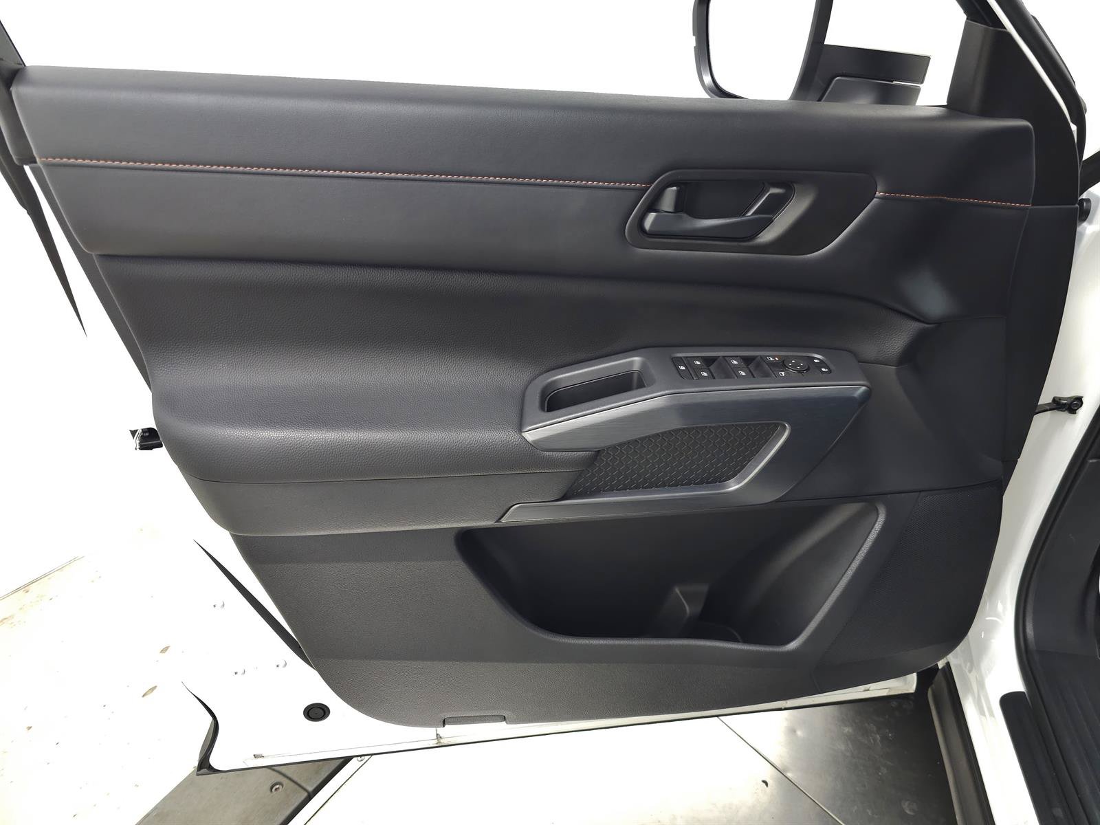 Used 2025 Nissan Pathfinder Rock Creek AWD/4WD image 16
