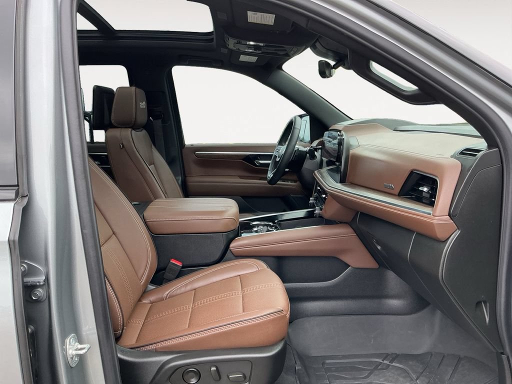 Certified 2025 Chevrolet Tahoe High Country AWD/4WD image 17