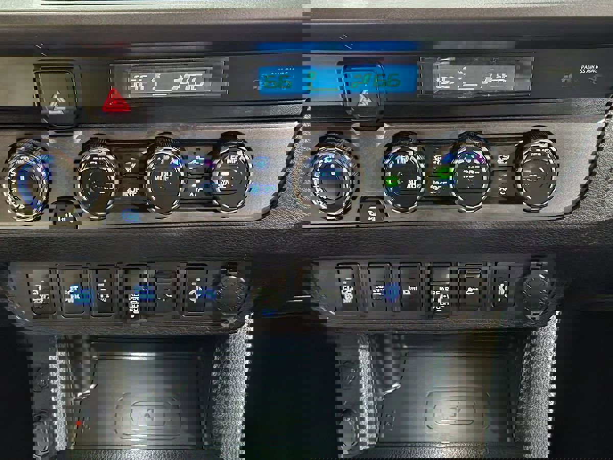 Used 2021 Toyota Tacoma TRD Sport w/ Technology Package image 39