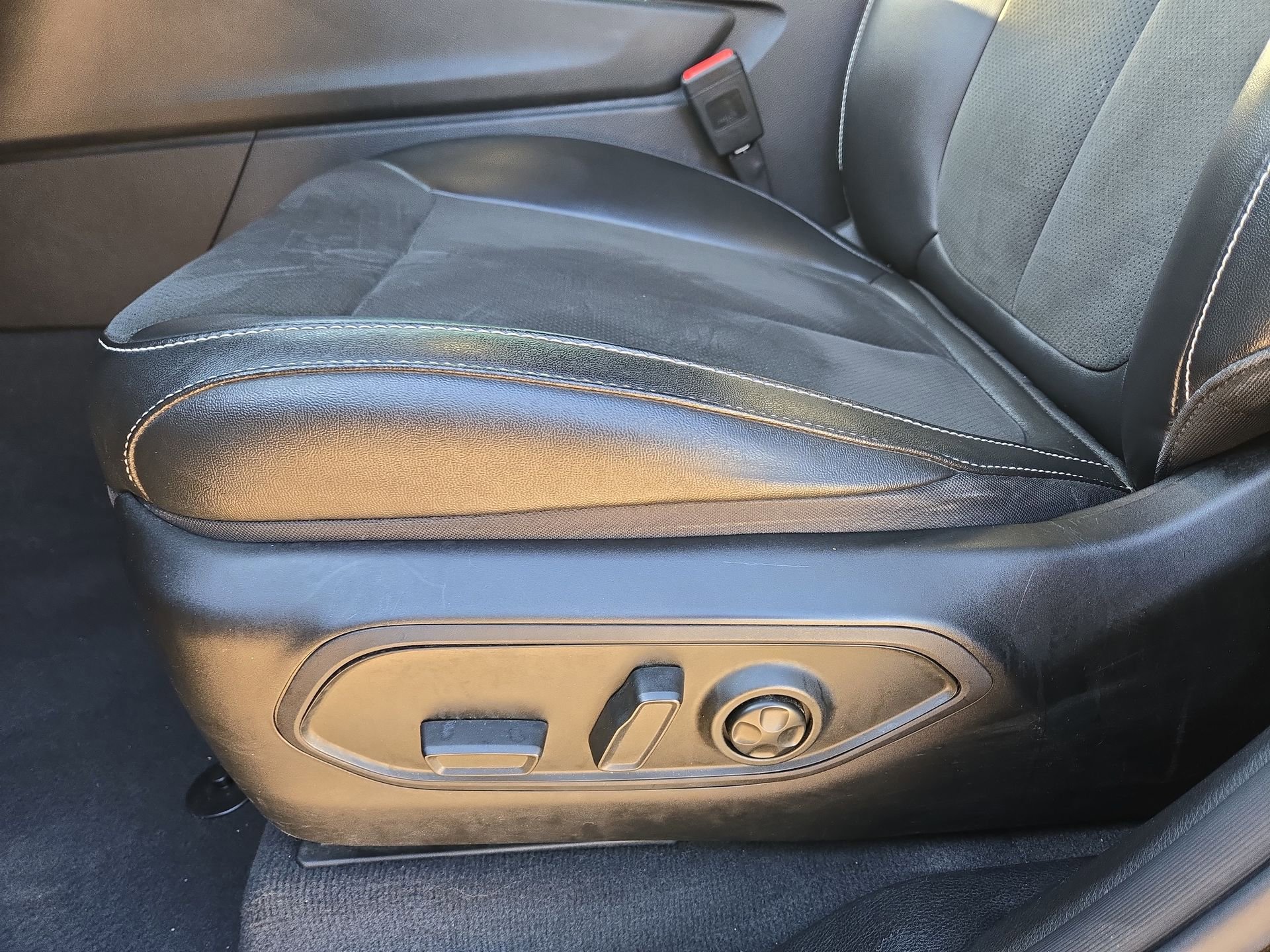 Used 2023 Jeep Grand Cherokee Altitude AWD/4WD image 17