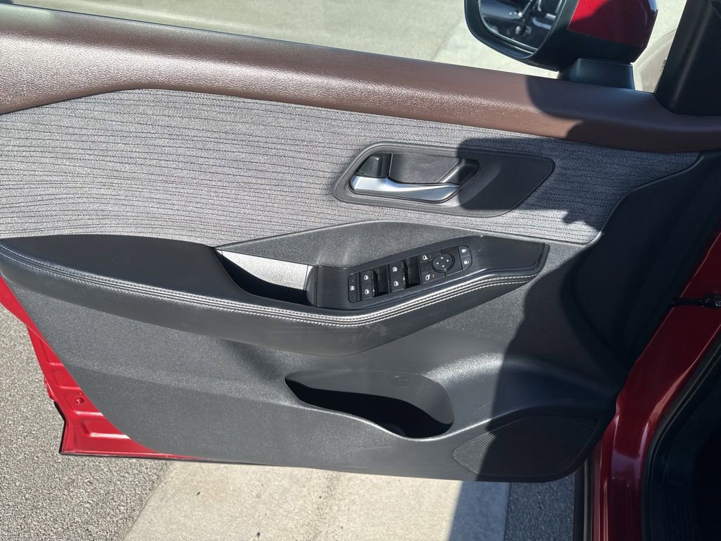 Used 2023 Nissan Rogue SV FWD image 11