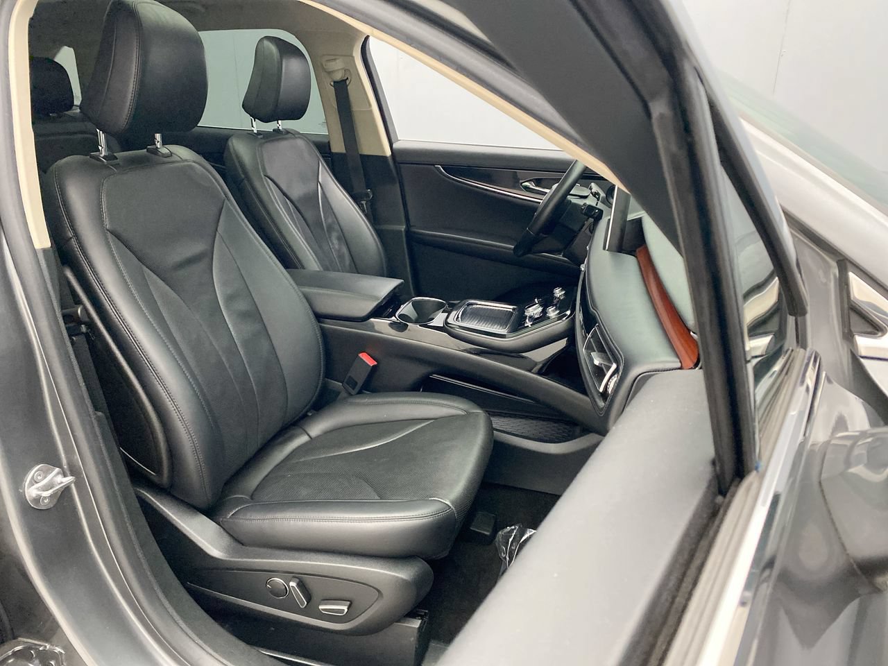 Used 2021 Lincoln Nautilus Reserve AWD/4WD image 23