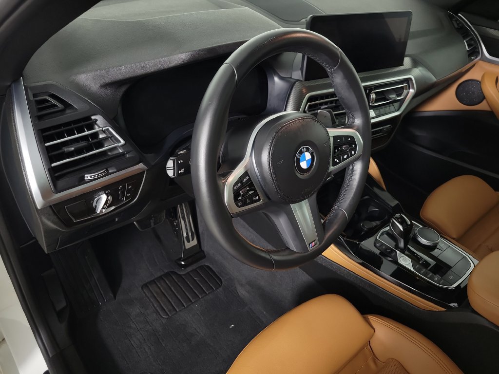 Used 2024 BMW X4 xDrive30i w/ M Sport Package AWD/4WD image 23