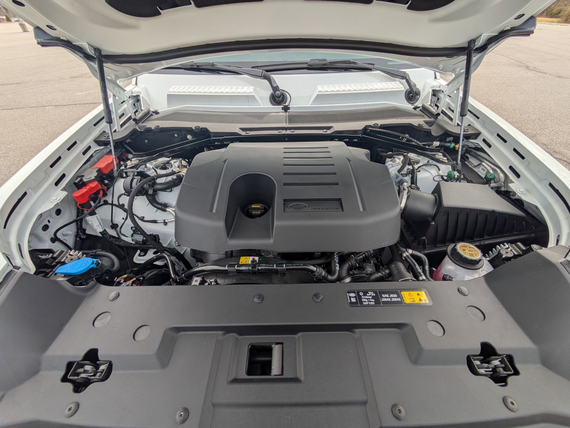 New 2026 Land Rover Defender 110 X-Dynamic SE image 31