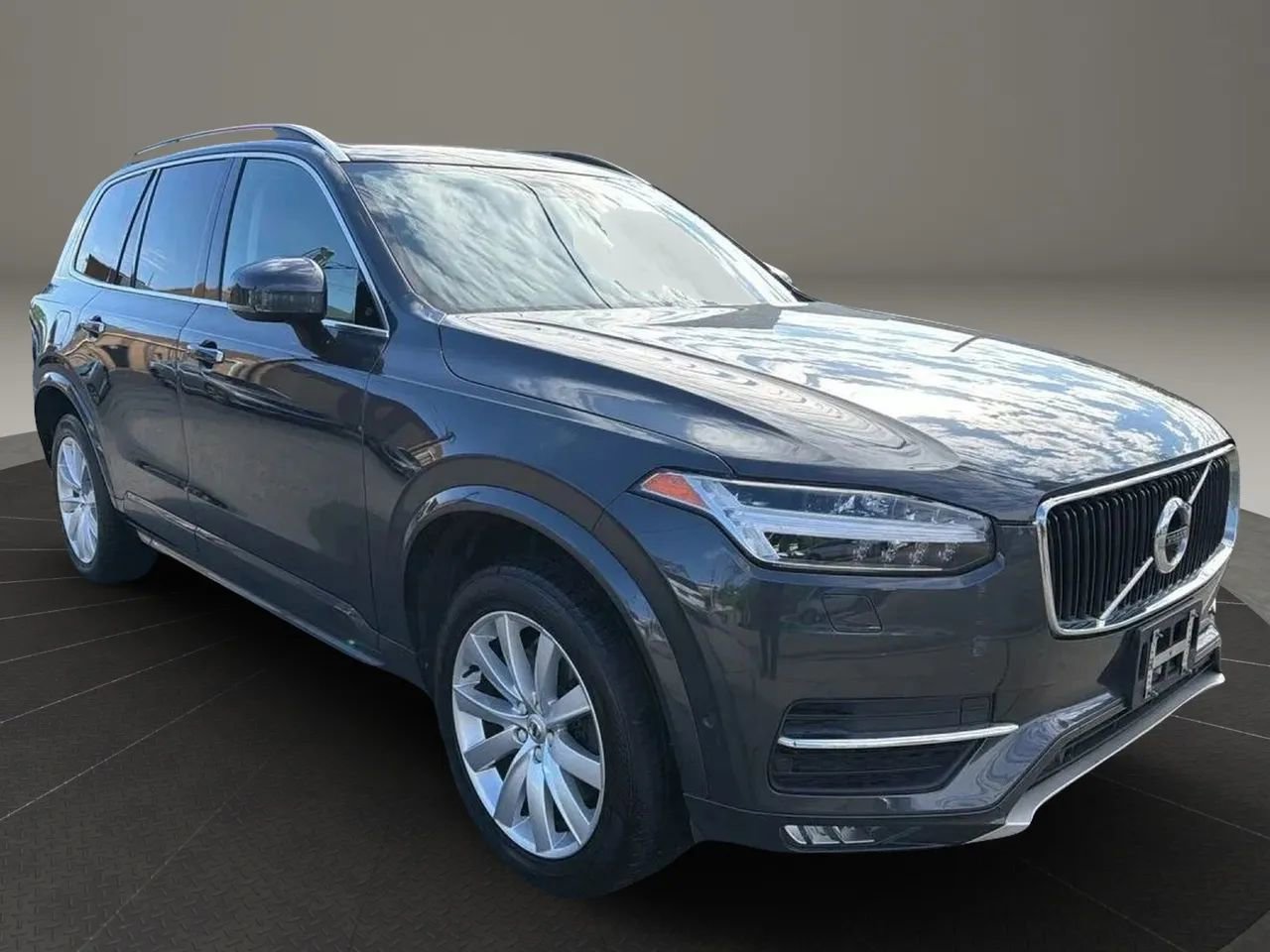 Used 2016 Volvo XC90 T6 Momentum w/ Momentum Plus Package AWD/4WD image 3