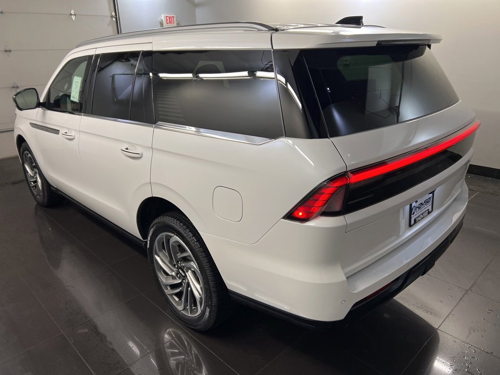 New 2026 Lincoln Navigator Reserve image 4