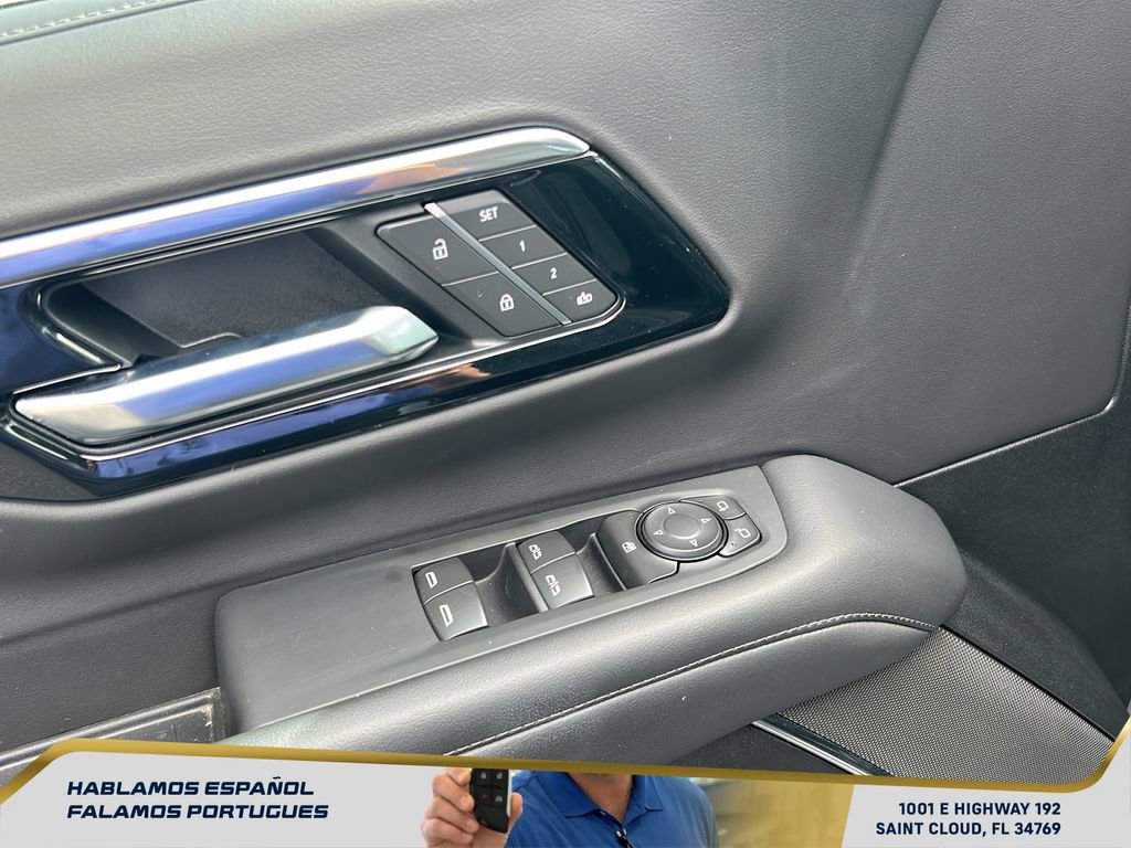 Used 2025 Chevrolet Suburban Z71 image 13