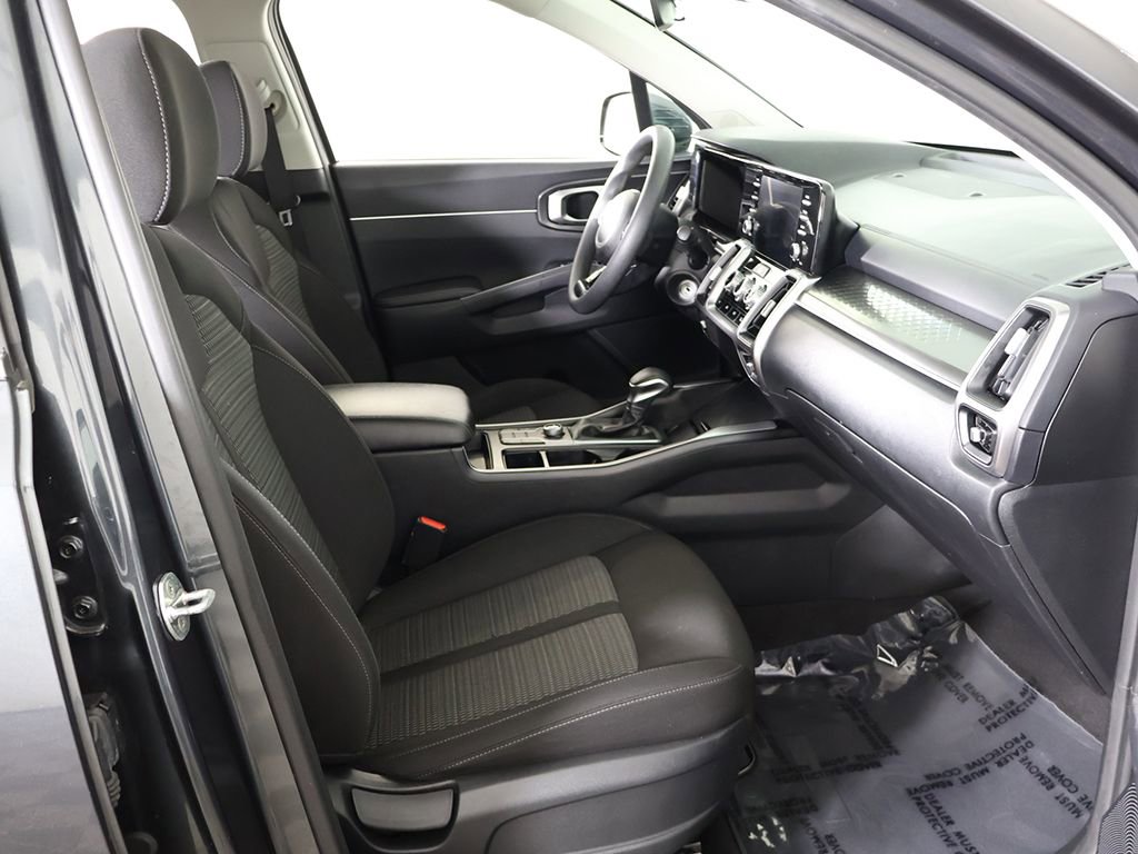 Used 2023 Kia Sorento LX image 29