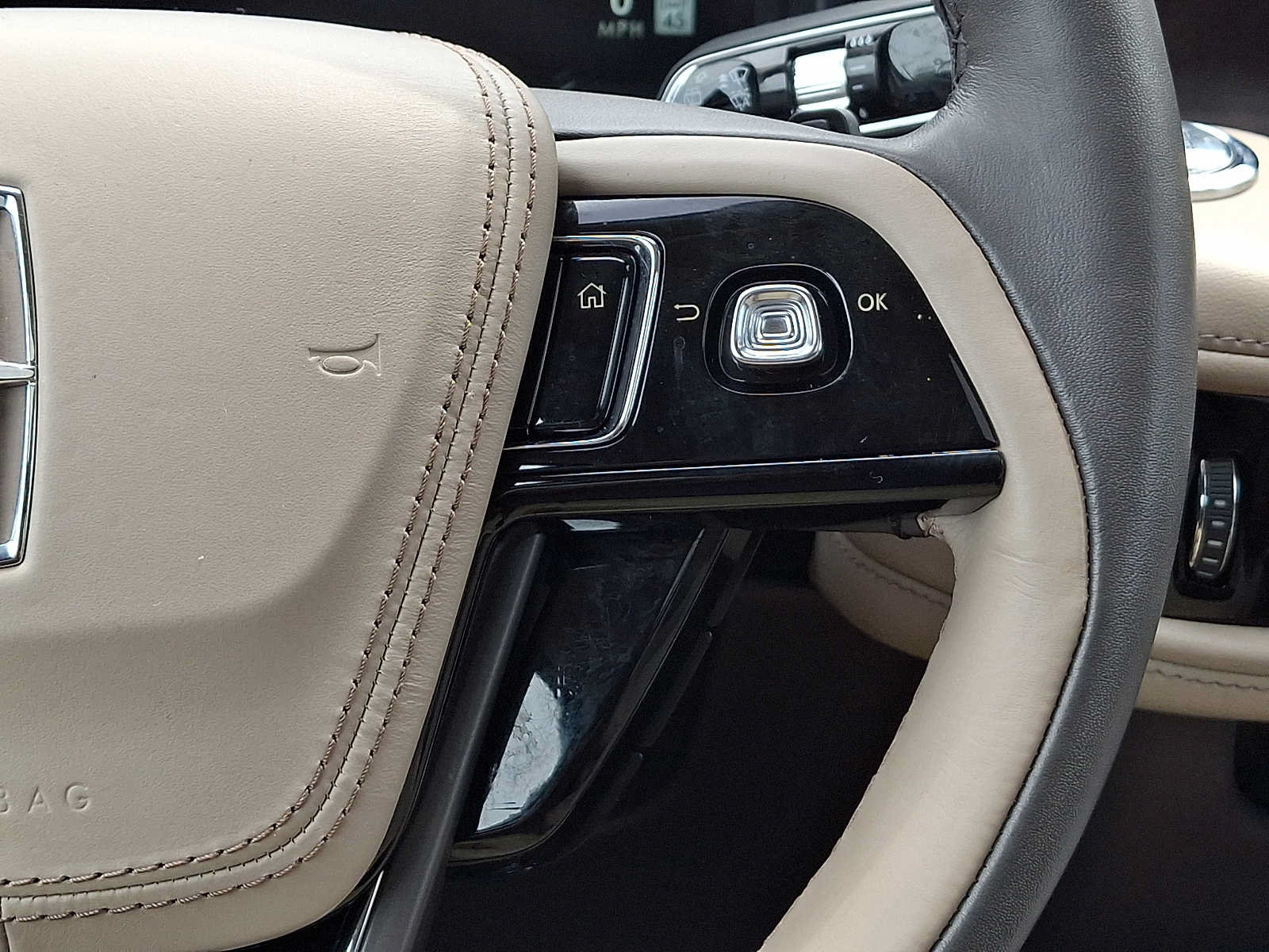 Used 2022 Lincoln Aviator Reserve AWD/4WD image 23