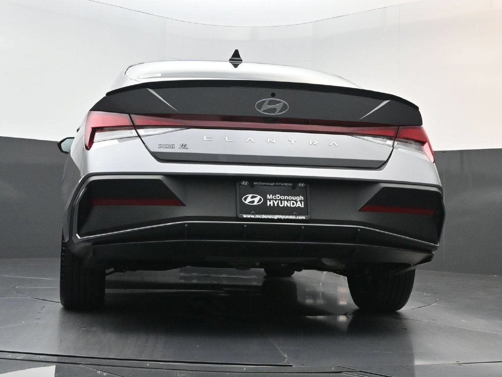 Used 2025 Hyundai Elantra Sport FWD image 25