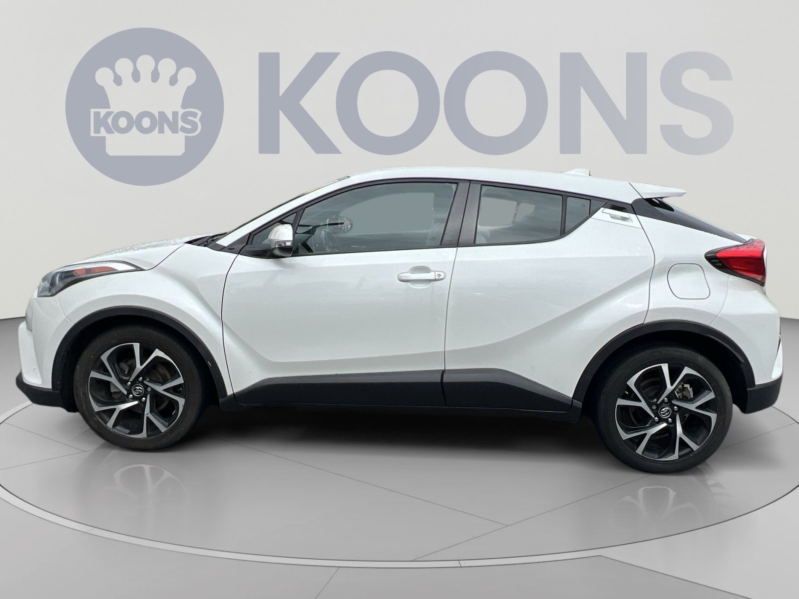 Used 2019 Toyota C-HR XLE FWD image 2