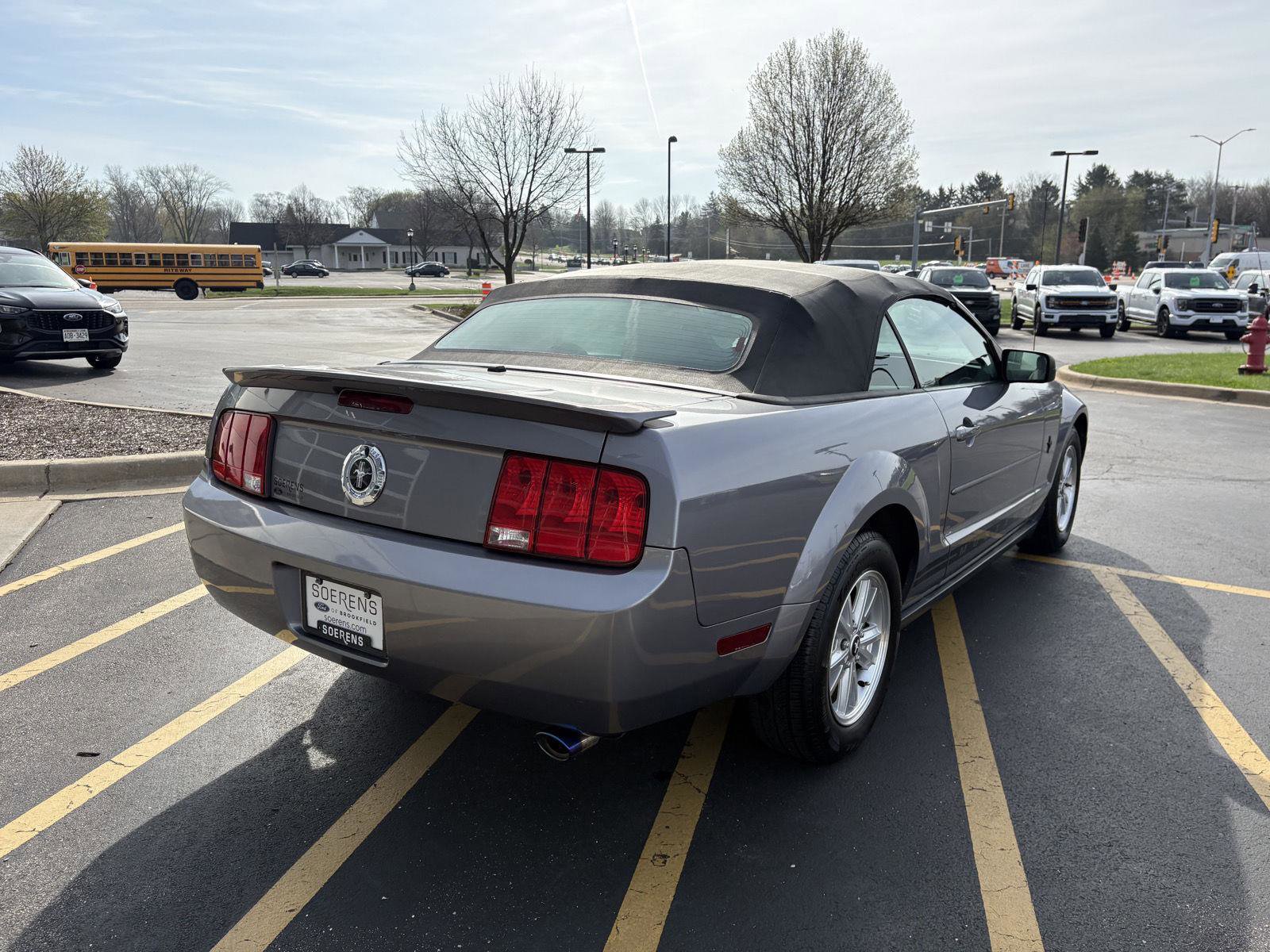 Used 2007 Ford Mustang Deluxe image 6