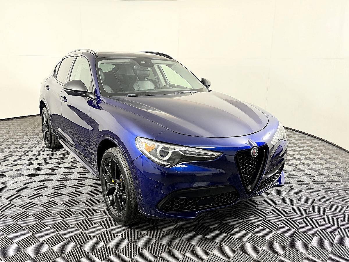 Used 2021 Alfa Romeo Stelvio Ti w/ Premium Package image 4