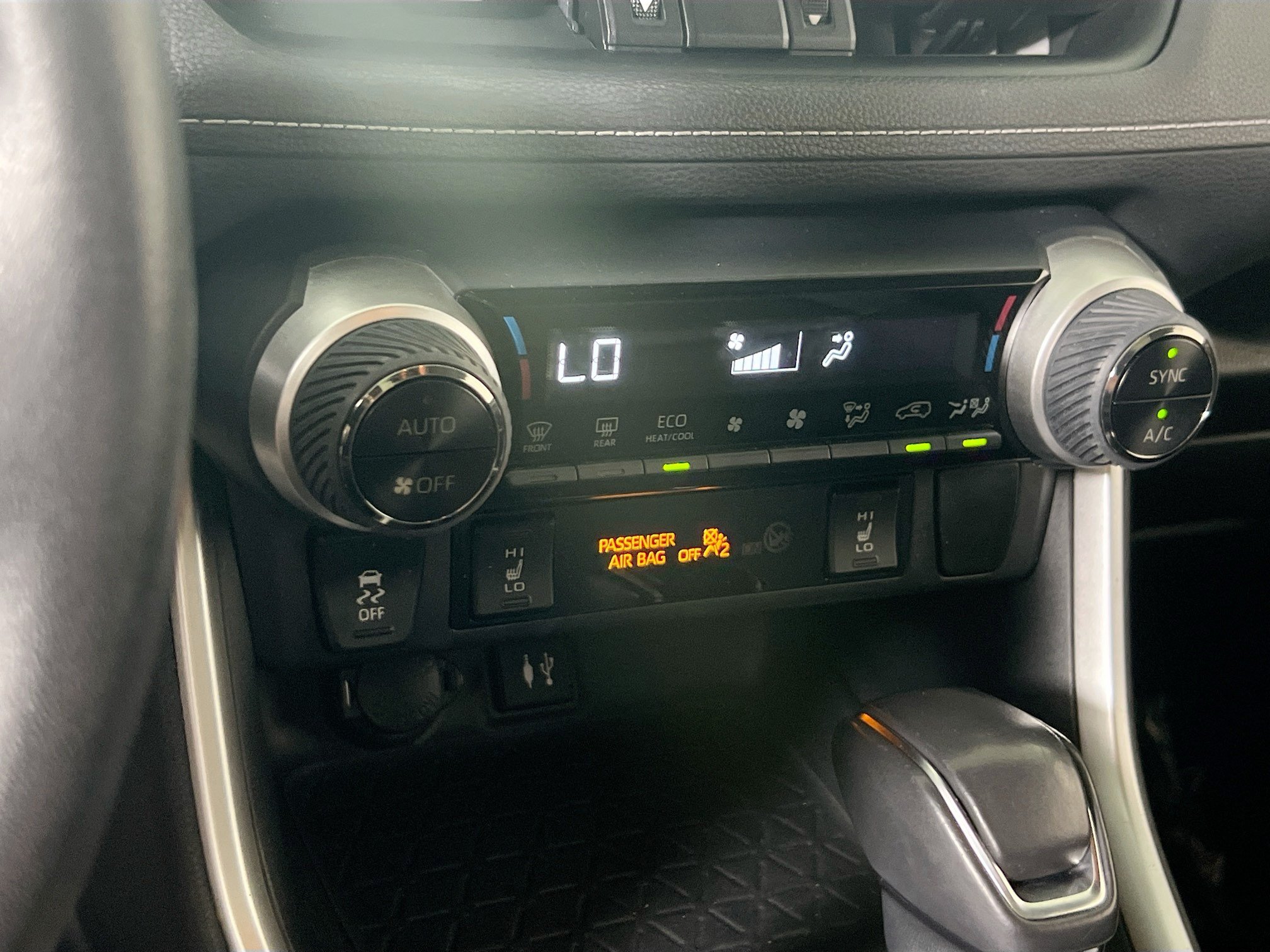 Used 2019 Toyota RAV4 XLE Premium w/ Cold Weather Package AWD/4WD image 15