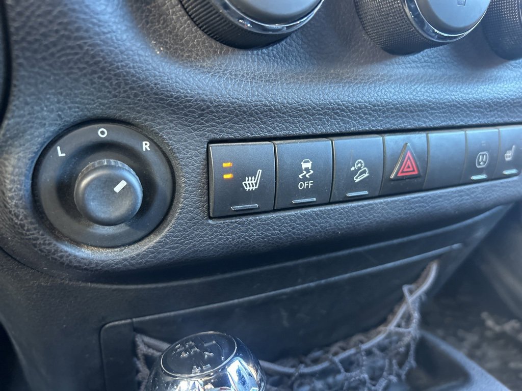 Used 2016 Jeep Wrangler Unlimited Sahara image 14