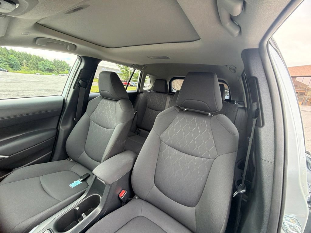 Used 2024 Toyota Corolla Cross LE w/ Moonroof Package AWD/4WD image 15