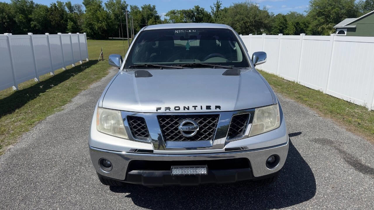 Used 2010 Nissan Frontier SE image 3