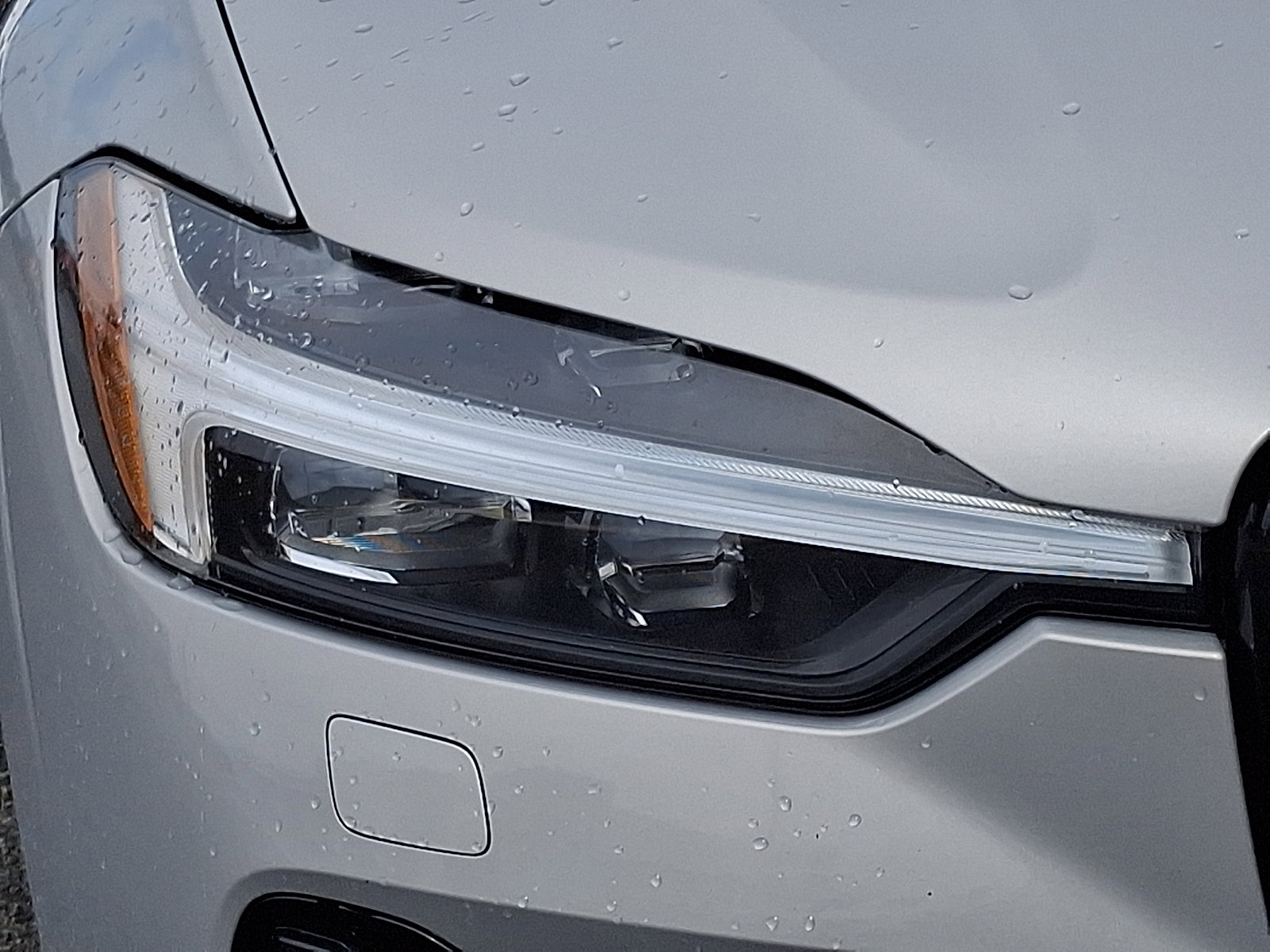 Certified 2023 Volvo XC60 B5 Plus w/ Climate Package image 9